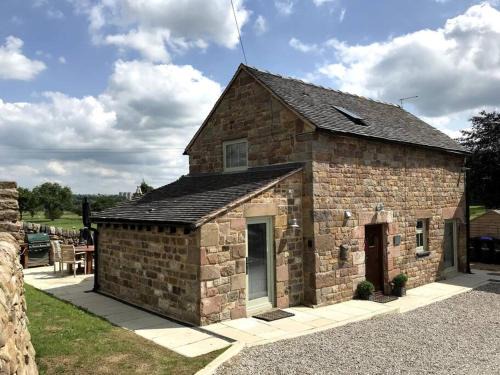 Winkhill House | Chic 2 Bed Peak District Cottage Barn - Alton Towers, Scarefest, Polar Bears, Chatsworth