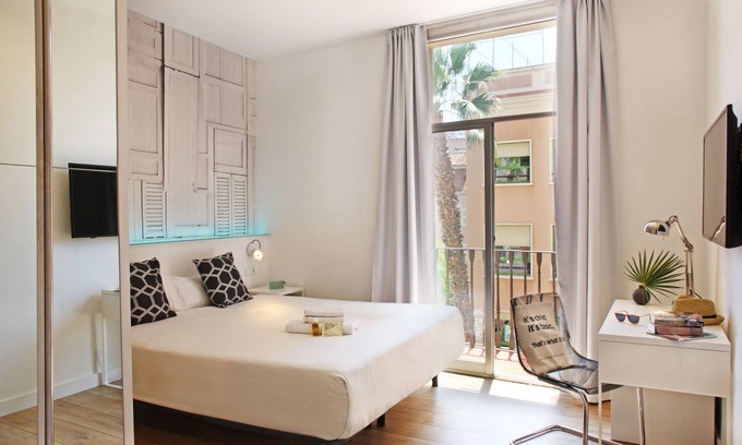 Sant Antoni House | Chic & Basic Tallers Hostal