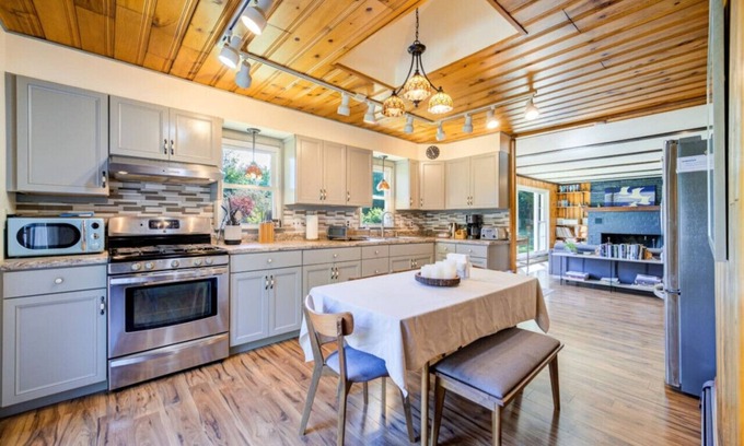 Kerhonkson Cabin | Chic Catskills Retreat, Pool & Bar Hall Included!