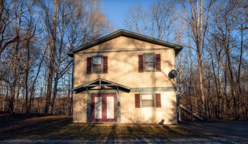 Hohenwald House | Chic Riverside Retreat on the Buffalo River-Natchez Trace Parkway