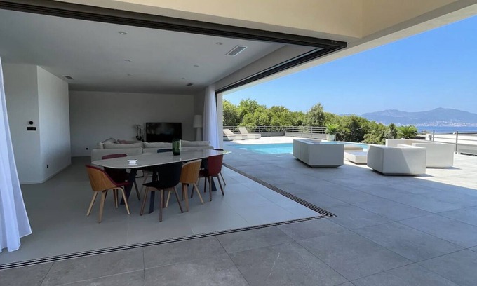 Pietrosella Villa | CHIC VILLA WITH BEAUTIFUL SEA VIEW
