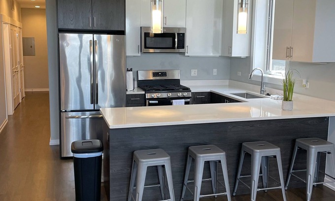 Tri-Taylor Apartment | Chicago apartment