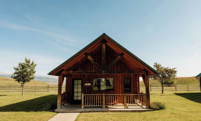 Livingston Hotel | Chico Hot Springs Resort & Day Spa