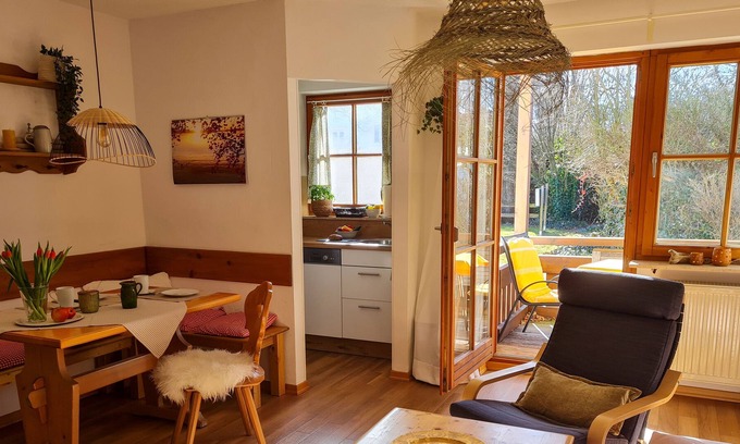 Arlaching Apartment | Chiemseetraum, im Erdgeschoss mit Seeblick, 1-2 Personen, 36 qm