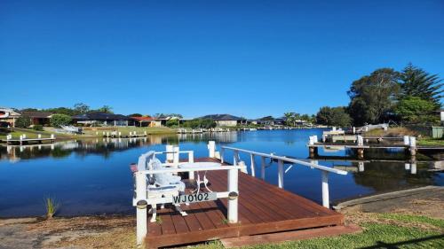 Sussex Inlet Apartment | Chloes Waterfront Oasis