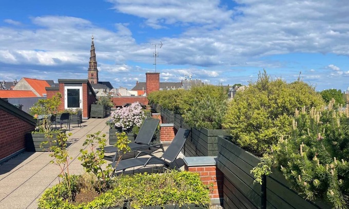 Christianshavn Apartment | Christianshavn finest with huge balcony