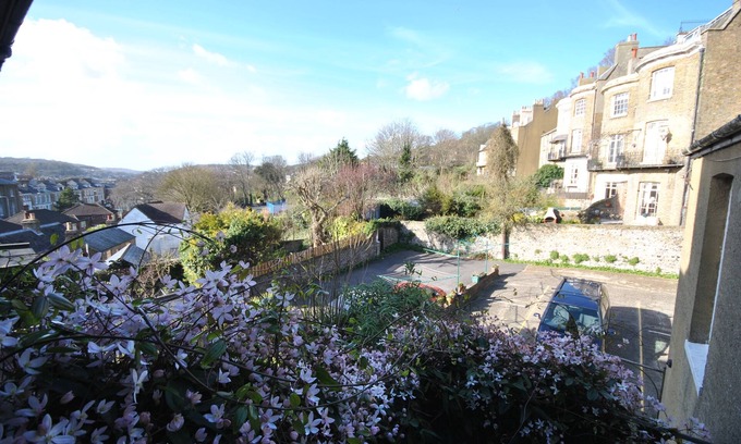 Dover House | Churchill Guest House
