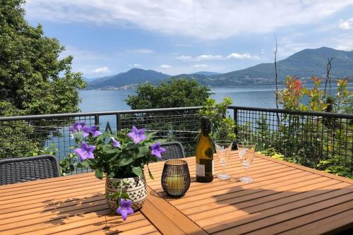 Resiga Apartment | Ciao Lago: Front row view