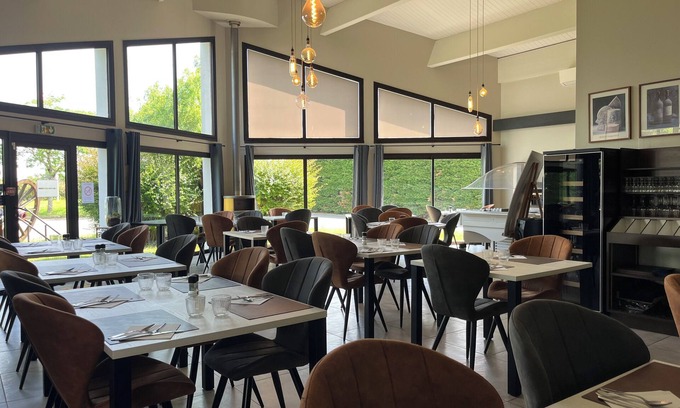 Saint-Martin-de-Fraigneau Hotel | Citôtel les Eleis