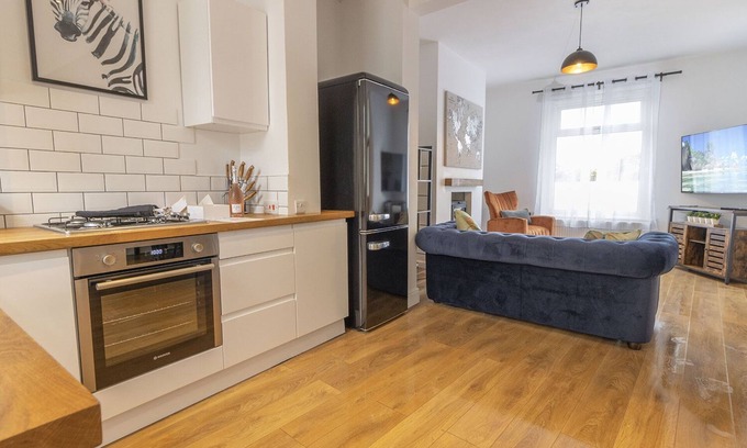 Exeter Apartment | City Gate Garden Lodge