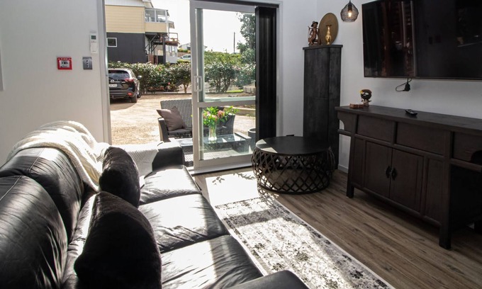 New Plymouth Apartment | CITY LIVING APARTMENT THREE