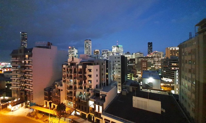 Spring Hill Apartment | City Penthouse Views Wine Pool Gym Netflix