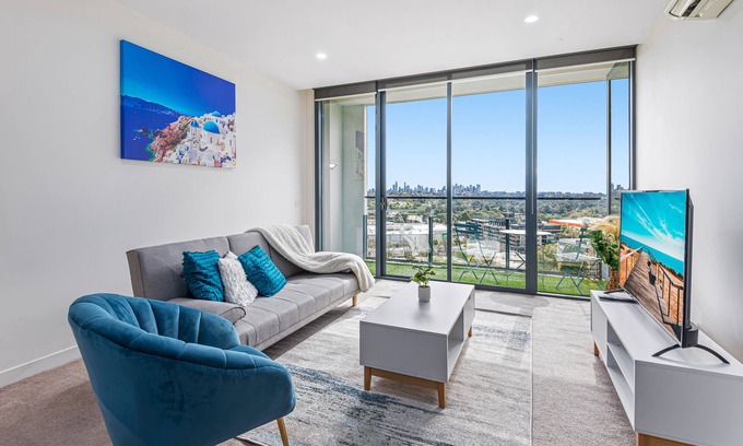 Malvern Apartment | City View 2BR Apartment w/Pool, Gym, Parking – Glen Iris
