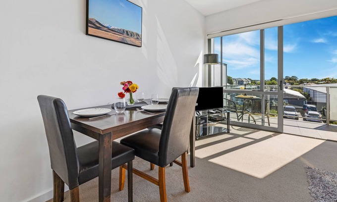 Linwood Cottage | Cityside on Cashel - Christchurch Apartment