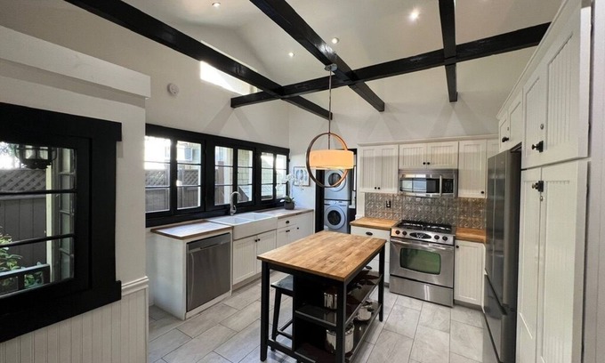 Elysian Heights House | Classic Craftsman in Echo Park Close to Downtown