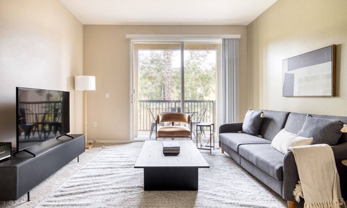 Playa Del Rey Apartment | Classic Playa Del Rey 2BR w/Pool, Jacuzzi & Gym, near LAX, by Blueground