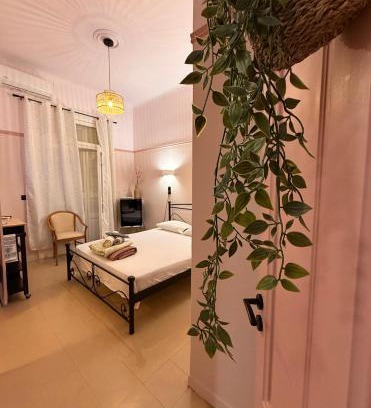 Loutraki-Agioi Theodoroi Apartment | Classic room in the center