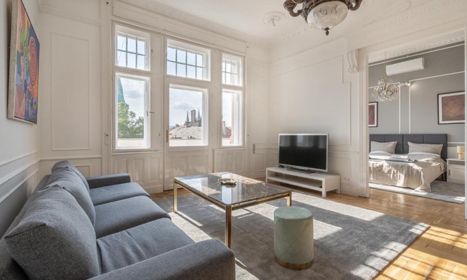 Nepszinhaz negyed Apartment | Classical apartment with a modern touch!