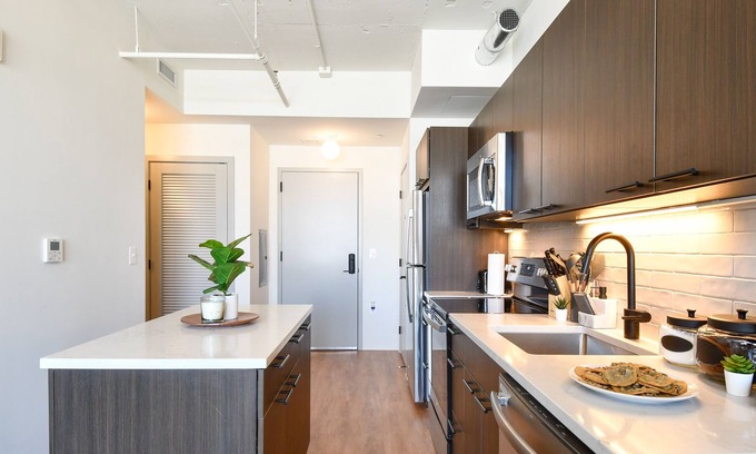 Eisenhower East Apartment | Classy Loft | Mins frm Old Town