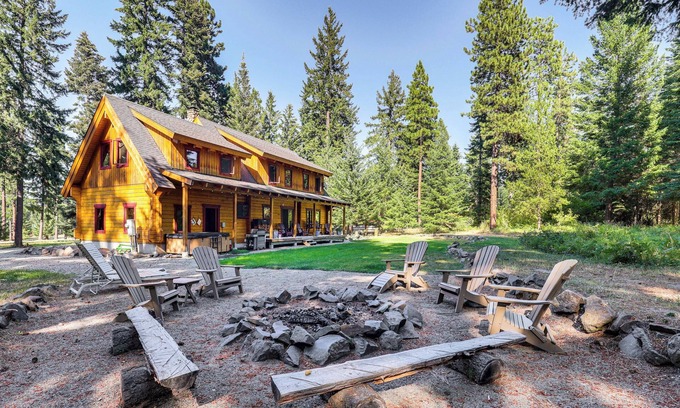 Cle Elum House | Cle Elum Mountain Cabin w/Hot Tub & Hiking!