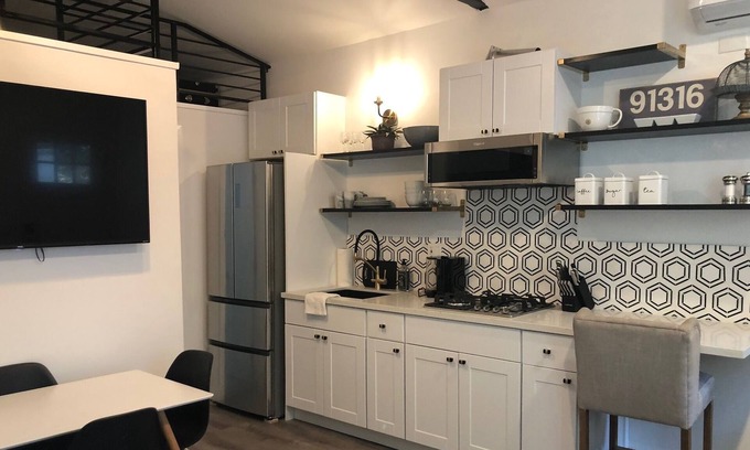 Encino House | Clean & Bright 1Bd/1Bth+Loft Charming Guest House