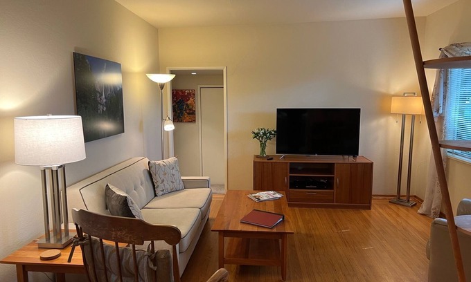 Northwest Berkeley Apartment | Clean, Convenient By North Berkeley Bart Subway Walk To University Of California