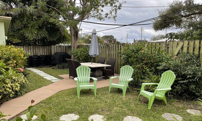Croissant Park Apartment | Clean, Quiet - Centrally Located Near Airport And Downtown