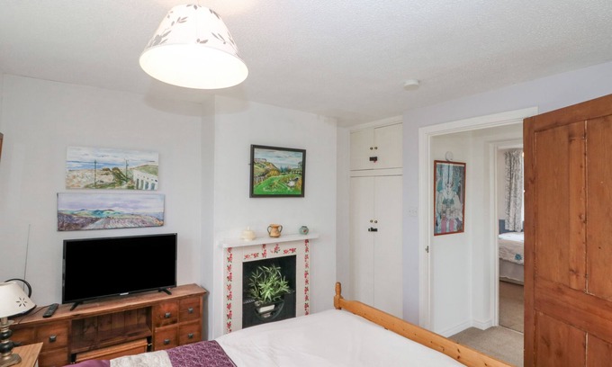 Saltburn-by-the-Sea Cottage | CLIFF TOP COTTAGE, pet friendly in Saltburn-By-The-Sea
