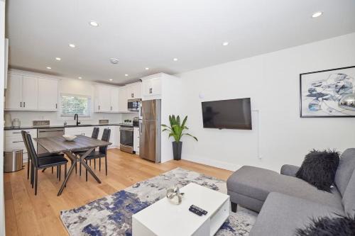 Niagara Falls House | Clifton Escape Home