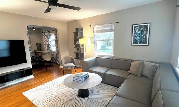 Del Ray House | Close to Old Town Alexandria And All Things DC