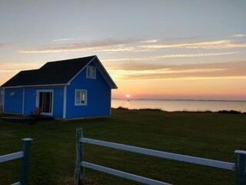 Iles de la Madeleine Ski Chalet | Coastal Charm Beach Nearby - Chalet Poirier