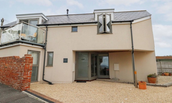 Wyke Regis Cottage | COASTGUARD LOOKOUT, family friendly in Wyke Regis