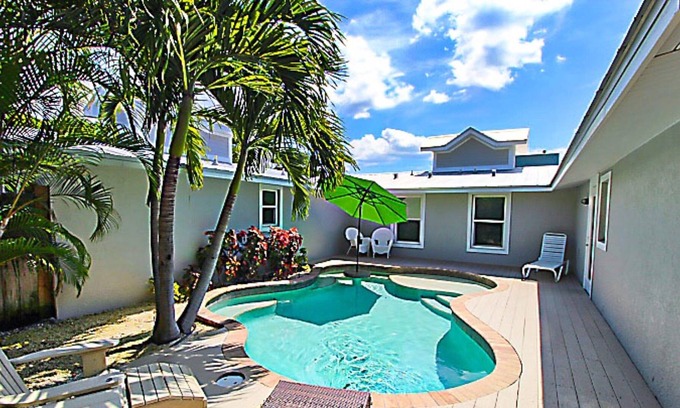 Holmes Beach Villa | Coconut Cottage #3 by AMI Locals