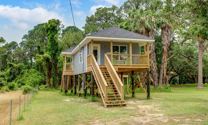 Pass Chateau Harbor House | Coconut Cottage - Feel like you are sleeping in a treehouse! Bikes included - close to bike trail home