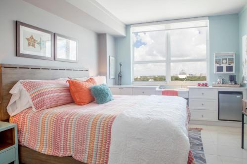 Coconut Grove Hotel | Coconut Grove 10th Floor private unit Parking Included