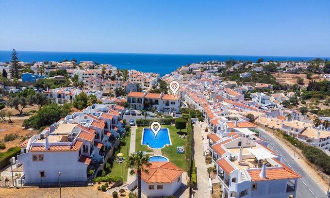 Carvoeiro Ski Chalet | Colina Verde G: Charming 1-Bedroom Townhouse