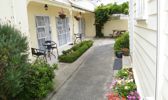 Hamilton Lake Hotel | Colonial City Motel and Conference Centre