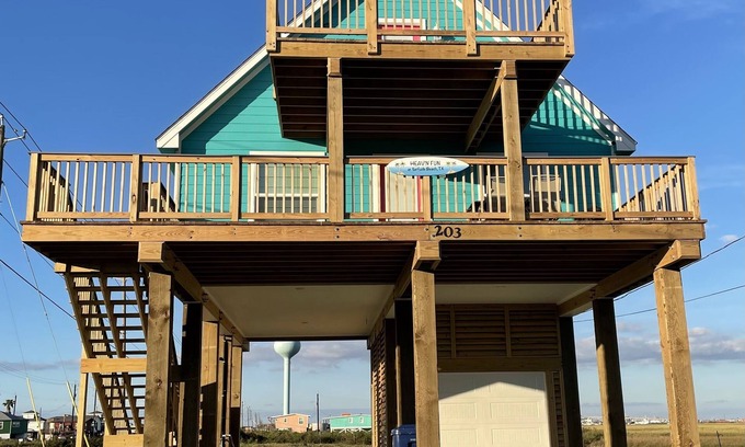 Surfside Beach House | Come and enjoy the beautiful Surfside beach and “heav’n fun” in this cozy home!
