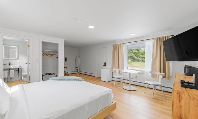 Manchester Center Condo | Come experience Weekender and get in touch with your creative side!