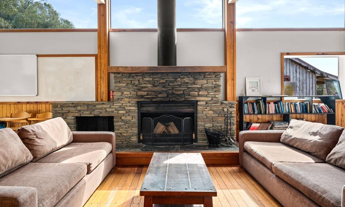 Lower Kaimai Cabin | Come for a simple, peaceful excursion in the lush Kaimai ranges