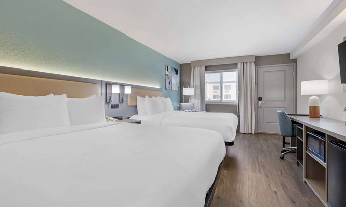 Midway District Hotel | Comfort Inn Sea World Area