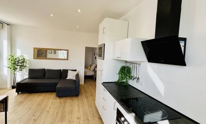 Saulaie - Claveliere Apartment | Comfortable modern T2 near metro
