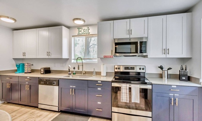 Sugar House Apartment | Comfortable 2BR Apt - Heart of Sugarhouse