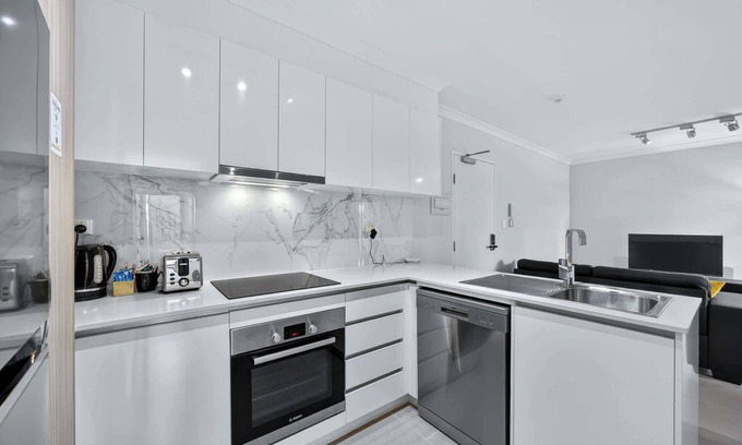 Rockingham Apartment | Comfortable 2BR Stay in Rockingham