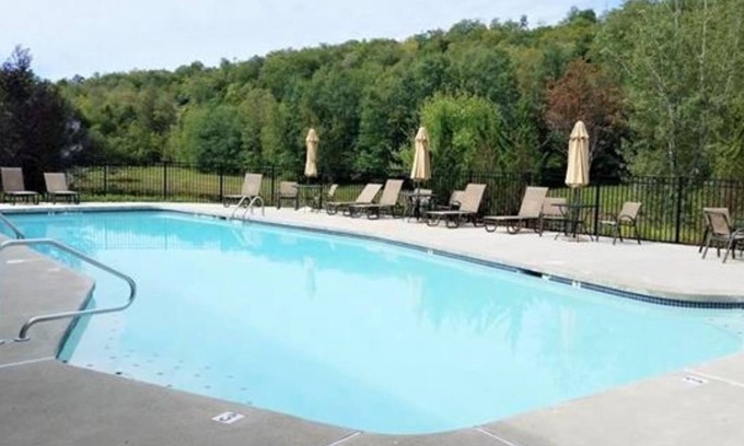 Lincoln Ski Chalet | Comfortable 3-bedroom new construction condo minutes from Loon Mtn & Lincoln.