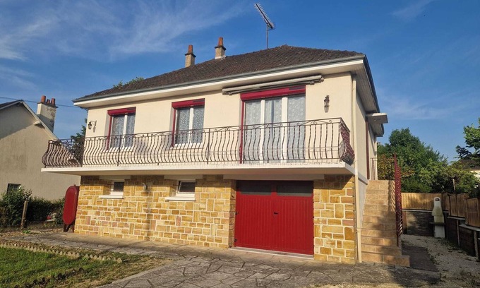 Saint-Aignan House | Comfortable gîte with spa and billiards near Beauval zoo