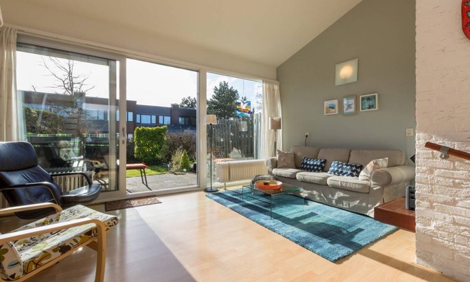 Nieuwvliet House | Comfortable holiday home just 150 metres from the beach