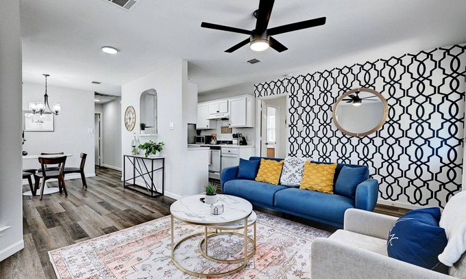 Austin House | Comfy & Classy Boutique Home *Long Term Discounts*