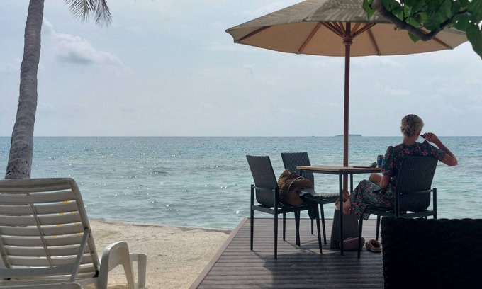 Dhiffushi Hotel | Comfy Cool Breeze by eMzaz