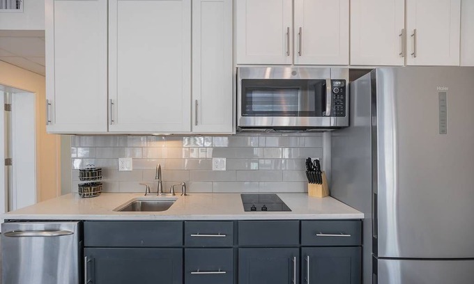 Spruce Hill Apartment | Coming for CHOP or PENN? This is a GREAT CHOICE